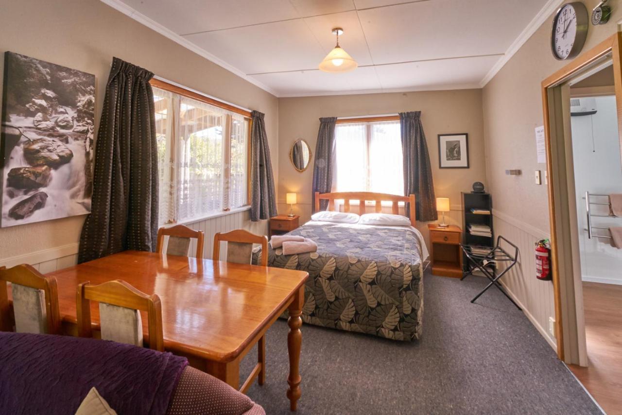 Accommodation Fiordland The Bach - One Bedroom Cottage At 226B Milford Road Te Anau Zewnętrze zdjęcie