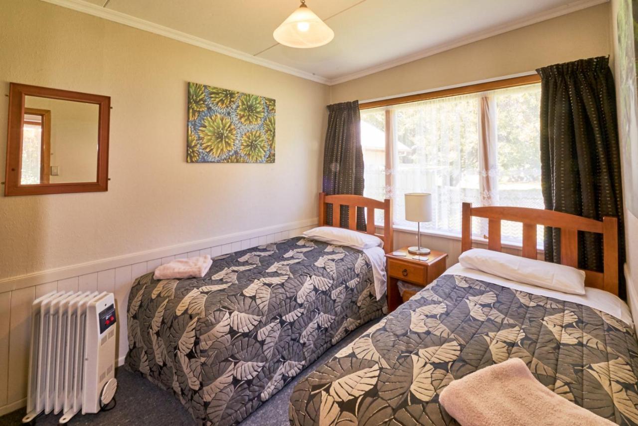 Accommodation Fiordland The Bach - One Bedroom Cottage At 226B Milford Road Te Anau Zewnętrze zdjęcie