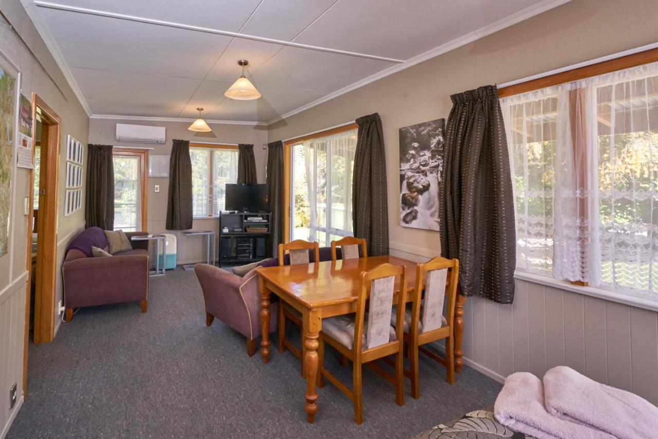 Accommodation Fiordland The Bach - One Bedroom Cottage At 226B Milford Road Te Anau Zewnętrze zdjęcie